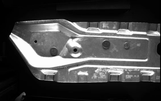 特斯拉汽车零配件螺栓有无检测和字符识别